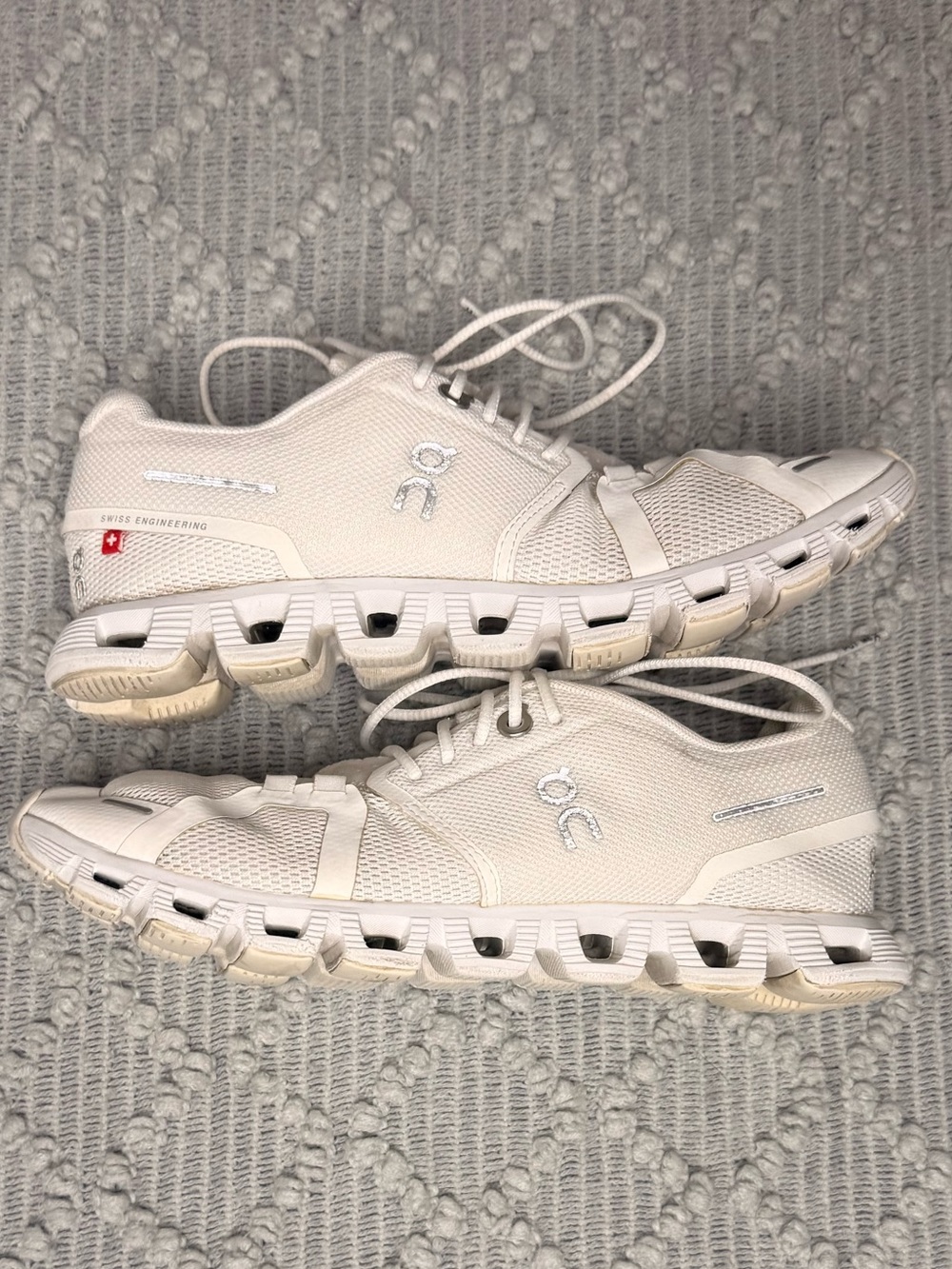 On Cloud Running Women Sneakers